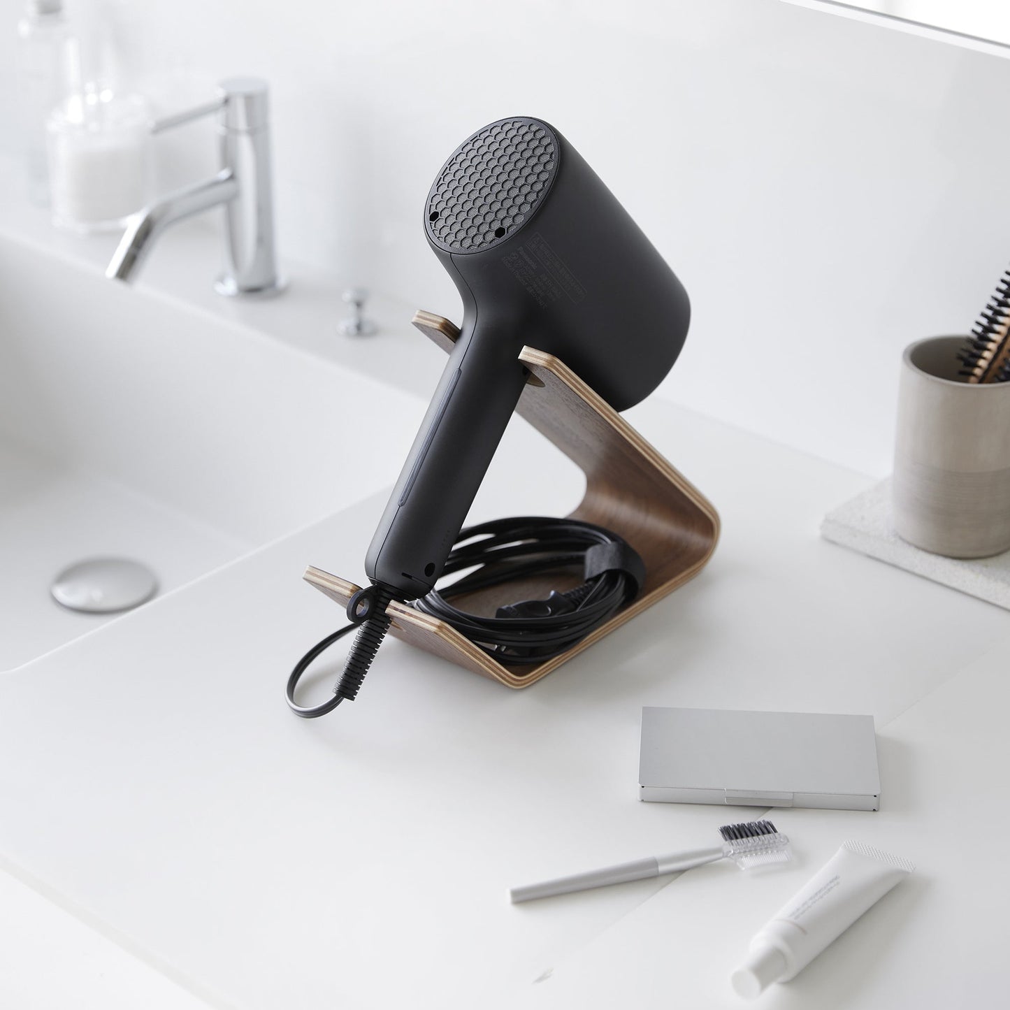 Zerelle – Hair Dryer & Iron Stand