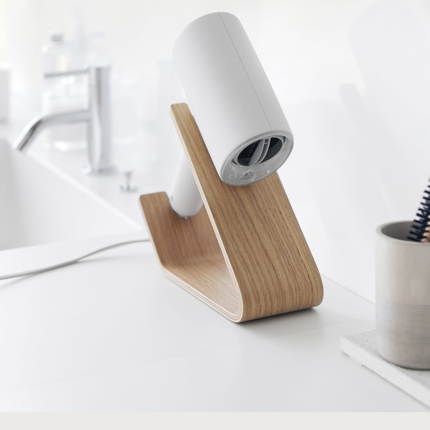 Zerelle – Hair Dryer & Iron Stand