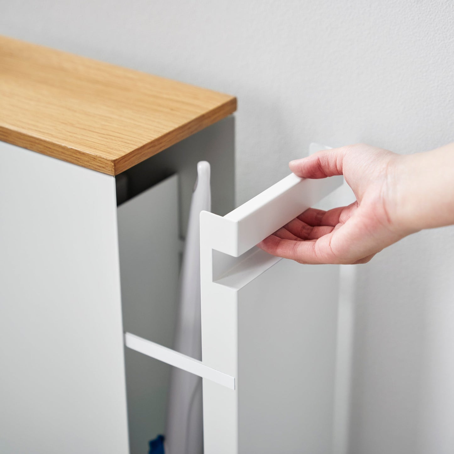 Zerelle – Pull-Out Bathroom Storage Cabinet