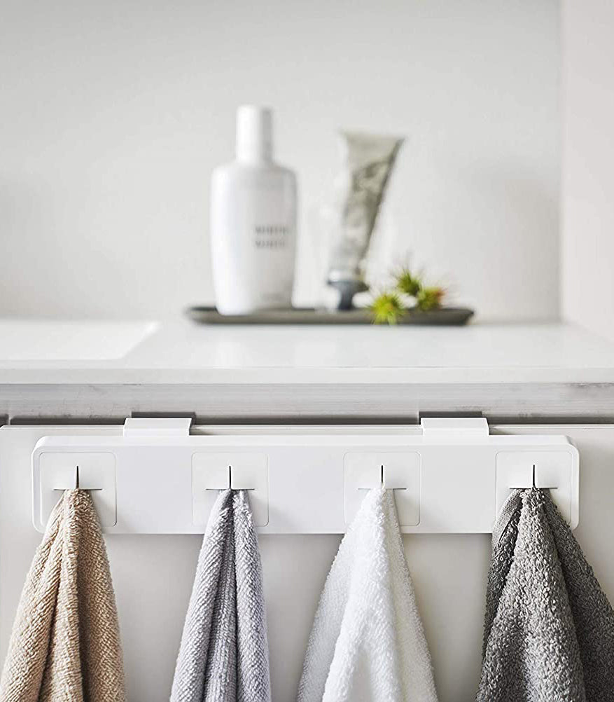 Zerelle – Push Towel Holder