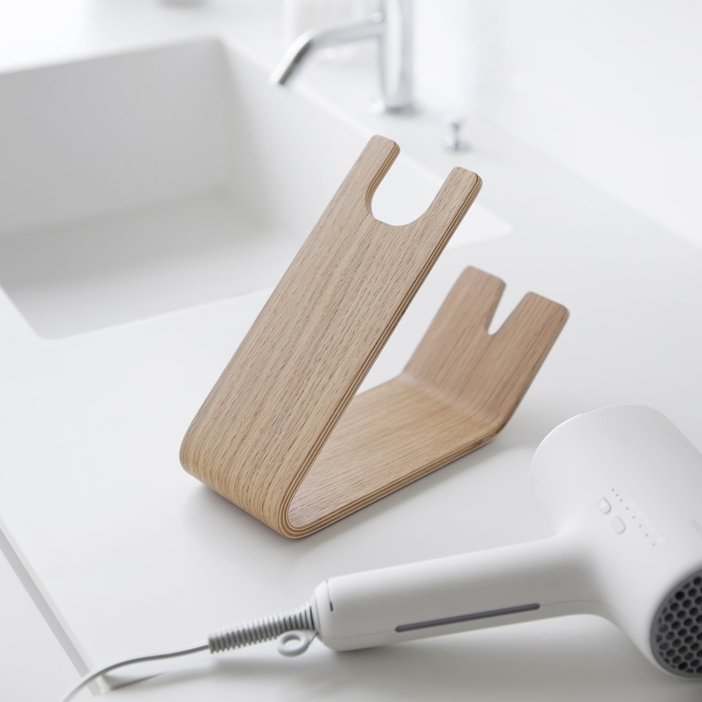 Zerelle – Hair Dryer & Iron Stand