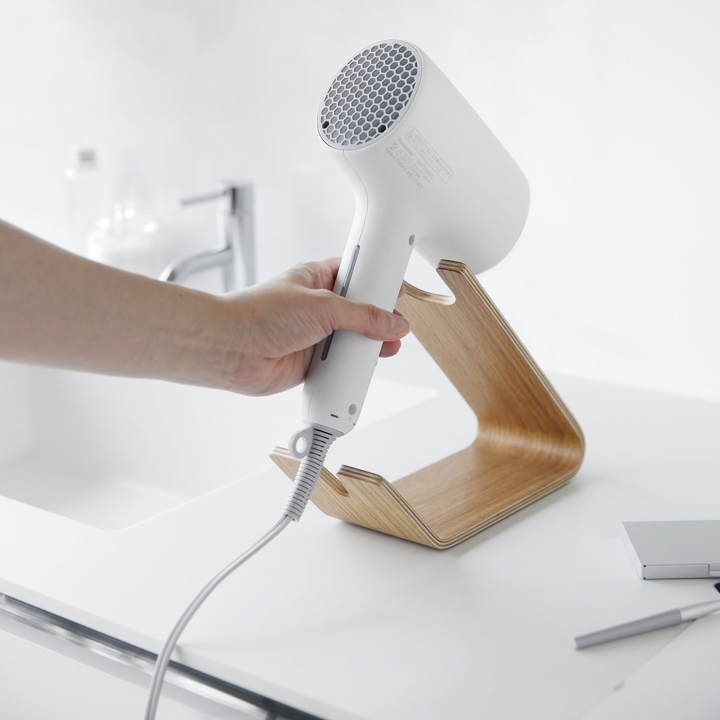 Zerelle – Hair Dryer & Iron Stand