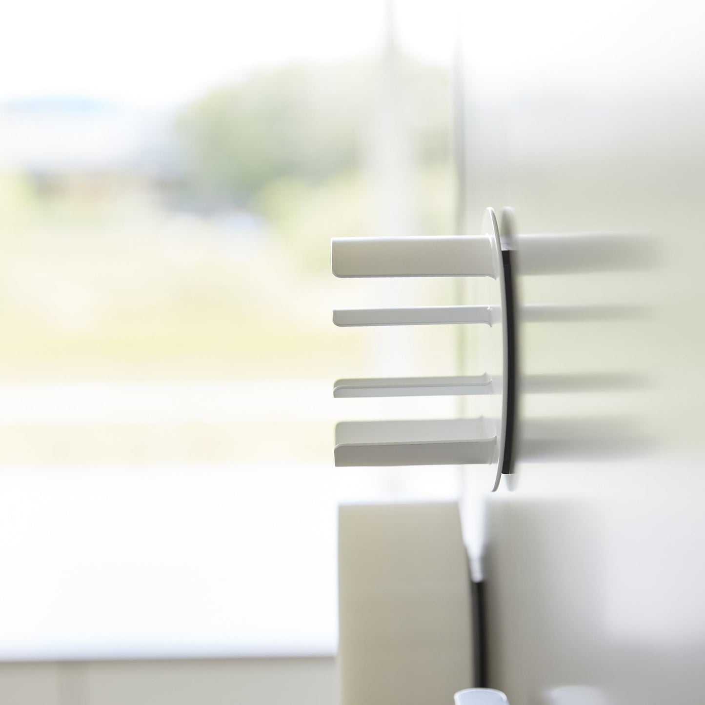 Zerelle – Magnetic Steel Tape Holder