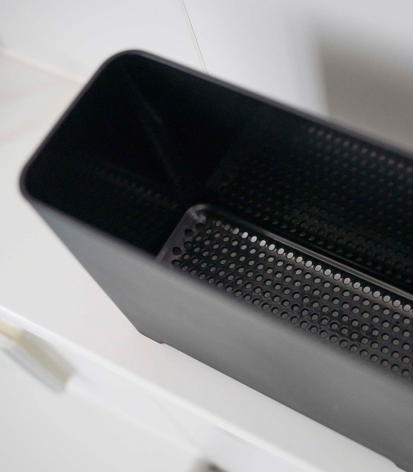Zerelle – Self-Draining Bath Organizer