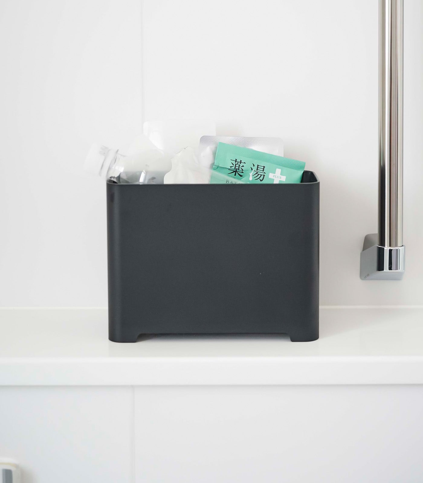 Zerelle – Self-Draining Bath Organizer