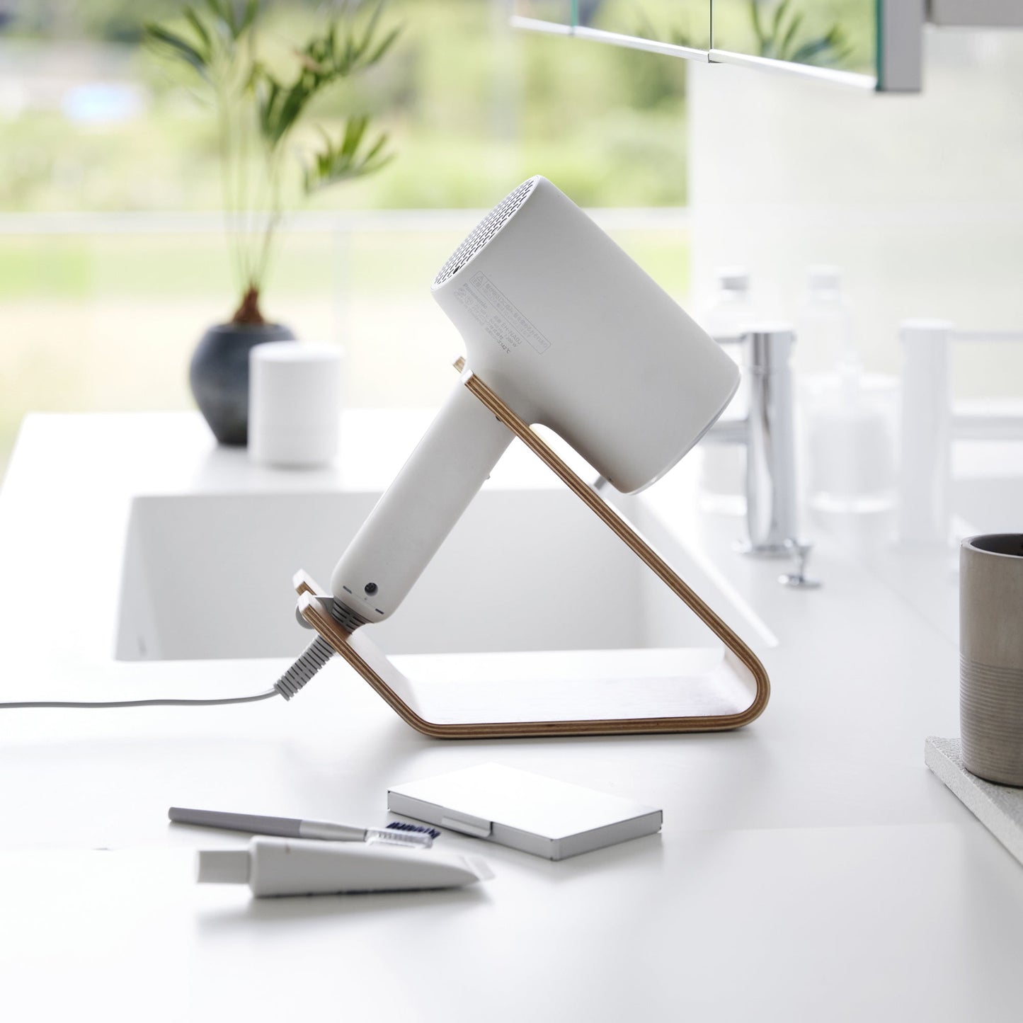 Zerelle – Hair Dryer & Iron Stand