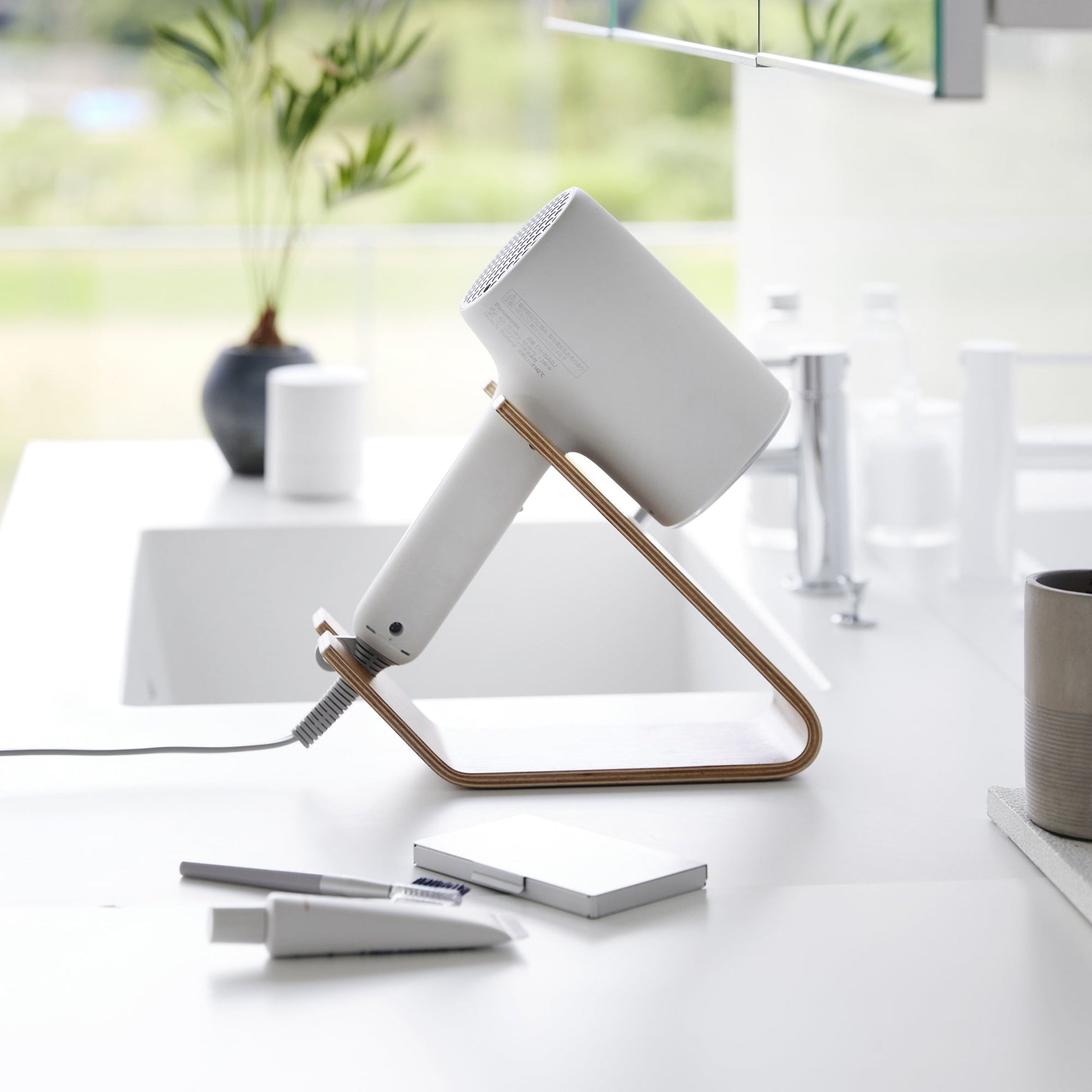 Zerelle – Hair Dryer & Iron Stand