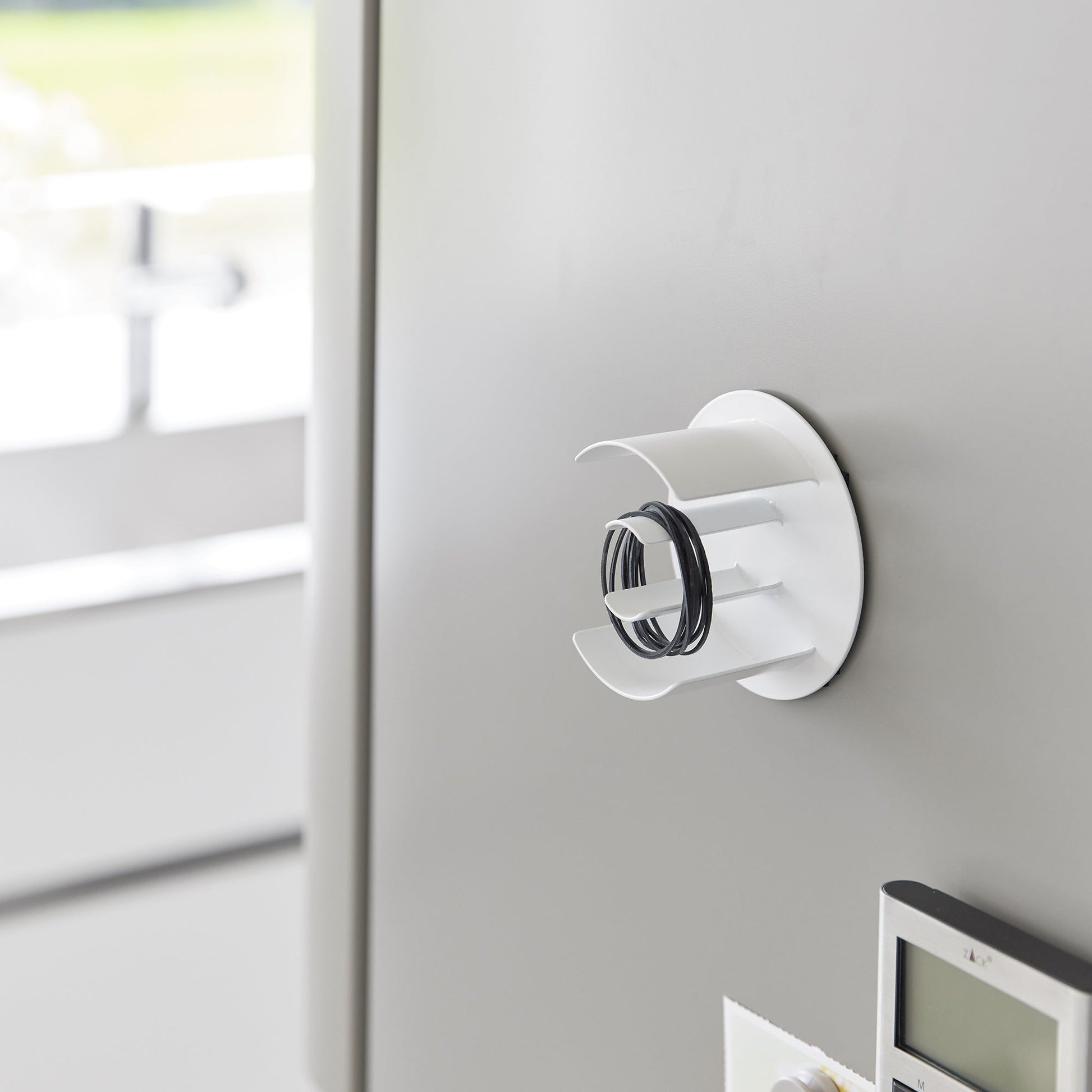 Zerelle – Magnetic Steel Tape Holder